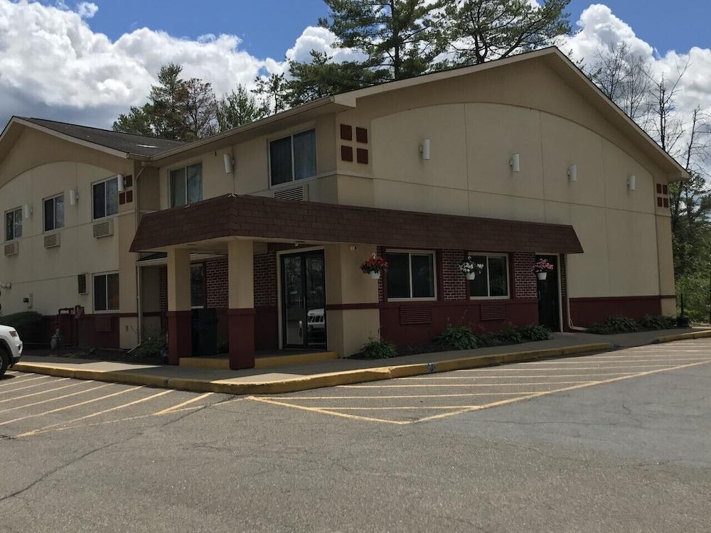 Super 8 By Wyndham Queensbury Glens Falls Eksteriør bilde